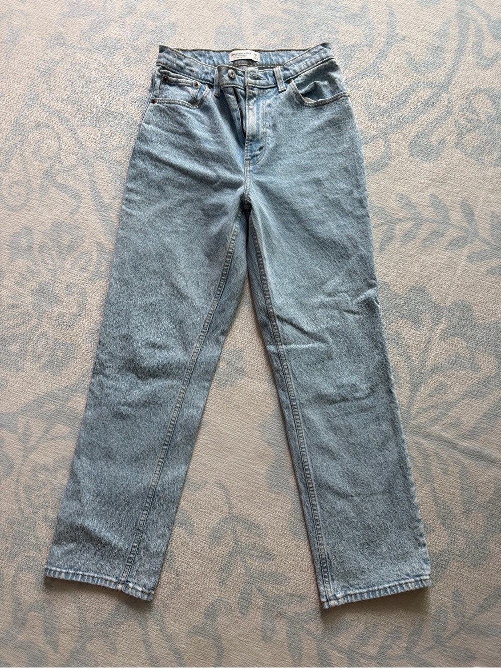 Abercrombie 90s Straight Ultra High Rise Jeans 26 Light Wash Mom